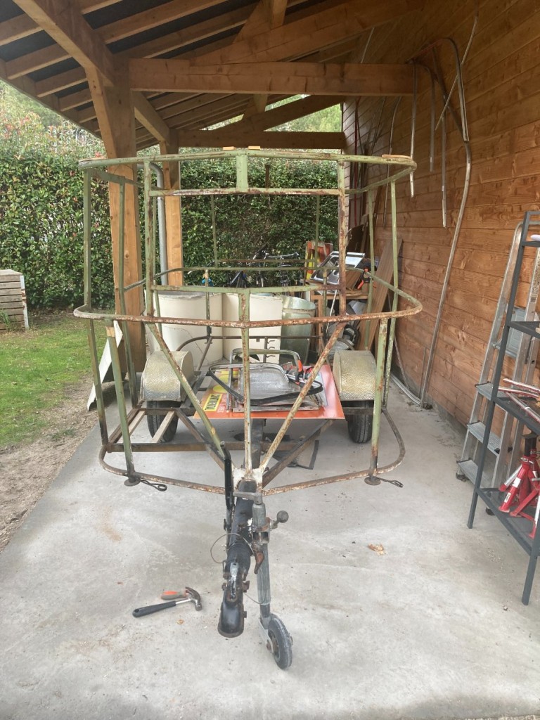 Attention les mirettes, une vieille à poil