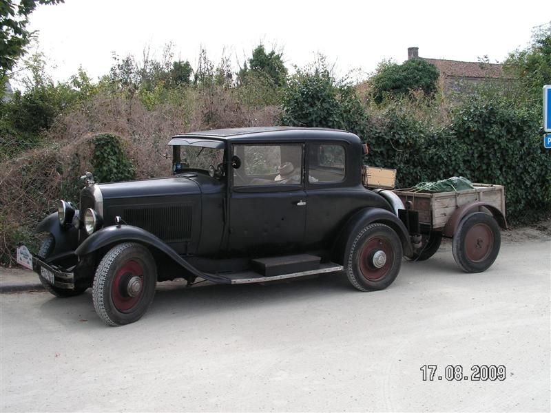 et celle-là pas jeune non plus, regradez bien sa porte , un gros trou de balle (un vrai)