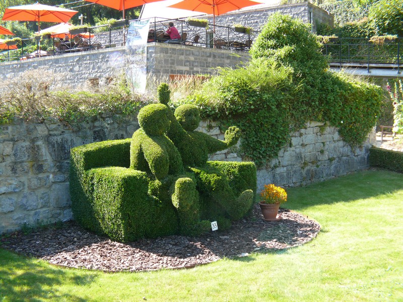 On ne peut être que rempli d'admiration devant la patience et le savoir-faire pour obtenir de telles sculptures à partir de massifs de buis