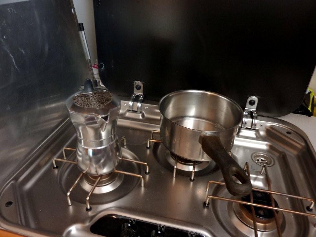 La kitchen tout en inox....