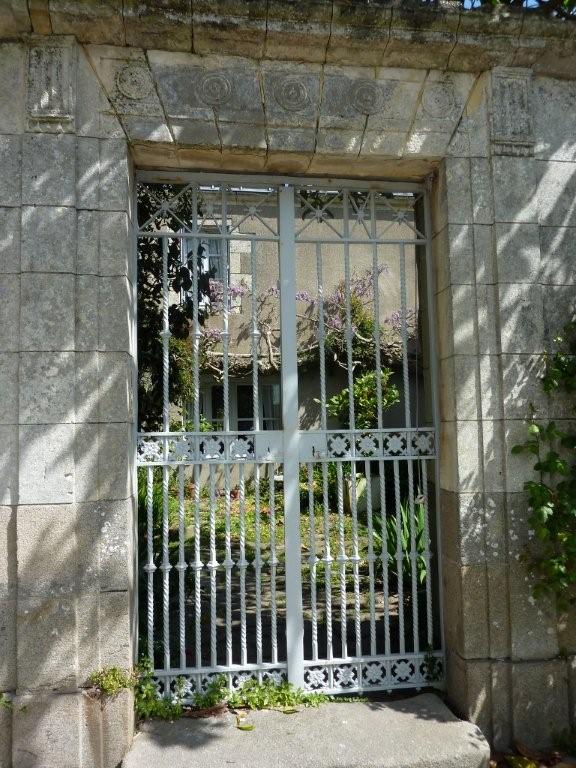 une porte ancienne