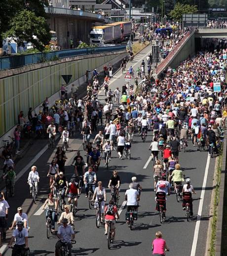 dont-1-6-million-de-pietons-et-environ-400-000-cyclistes_24878_w460.jpg