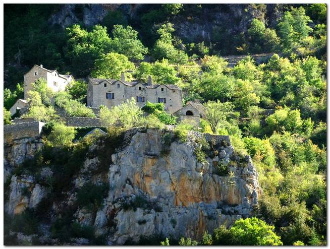 gorges_tarn_hauterives_village_haut.JPG
