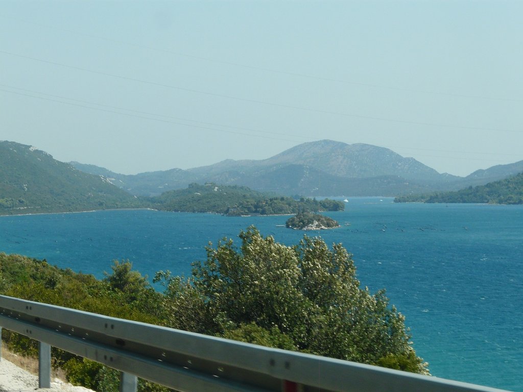 50 arrivee presqu'ile de peljesac Ston.JPG