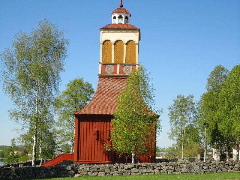eglise de kalix avec son clocher original