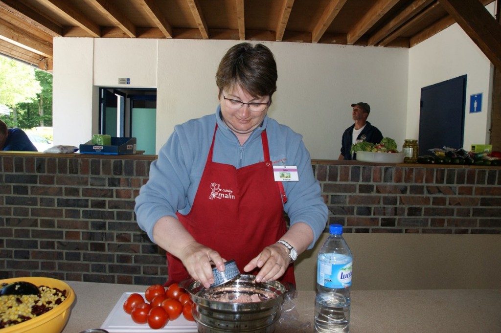 Patricia , les mains dans le cambouis