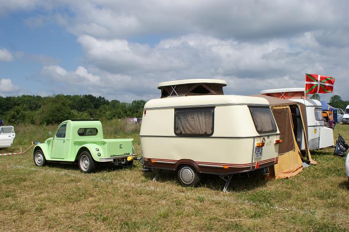 Vue à st dizier lors du rasso nationale 2 cv (près) de géraudot