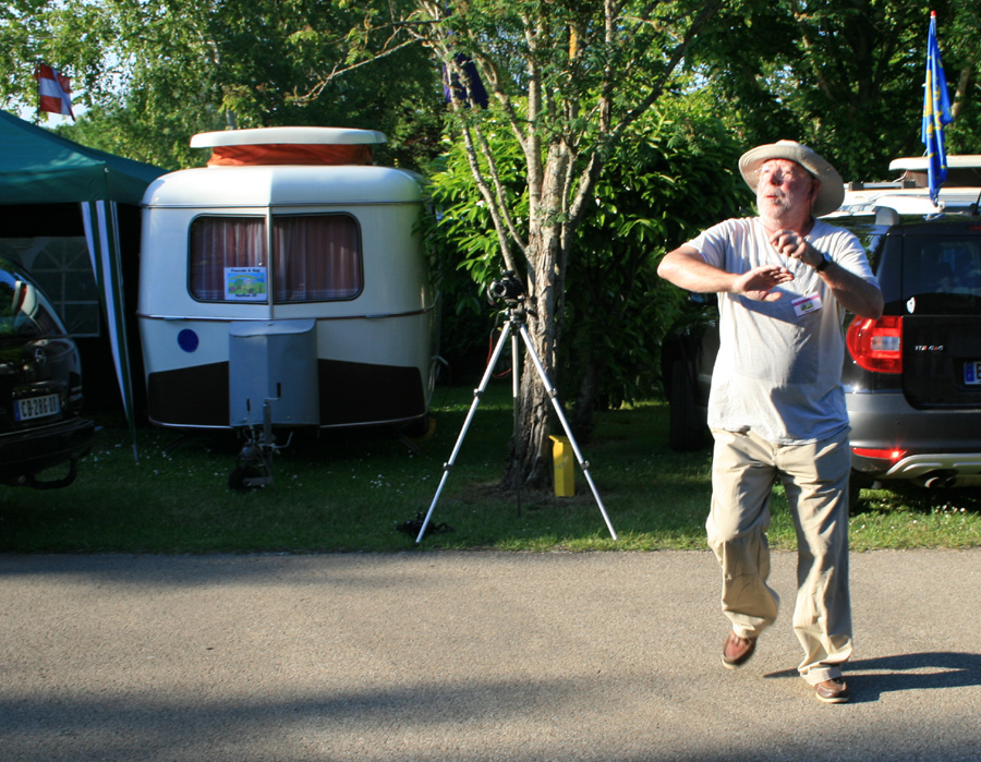 Pour la photo OFFICIELLE. Court plus vite Raymond.....