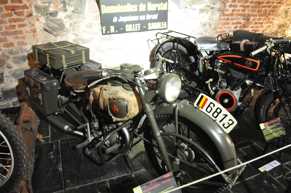 21 Une autre moto de raid.jpg