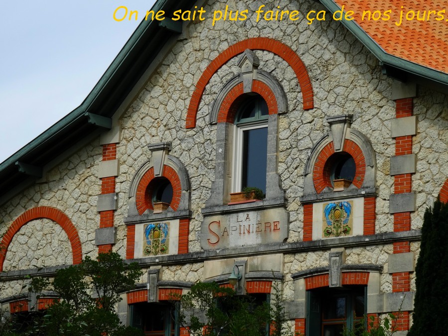05 Royan, détails d'architecture colorés .JPG
