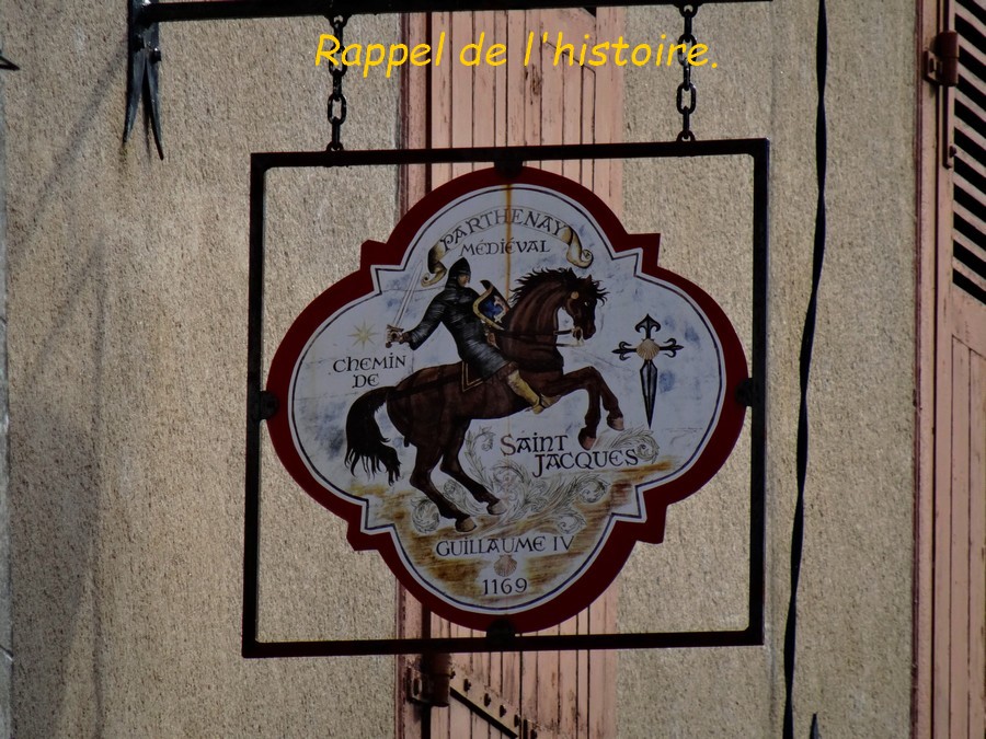 10 Parthenay. Rue de la Vau St Jacques .JPG