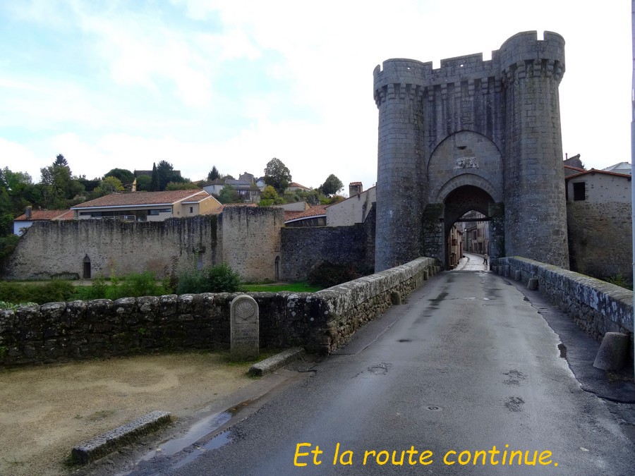 15 Parthenay. Porte St Jacques .JPG