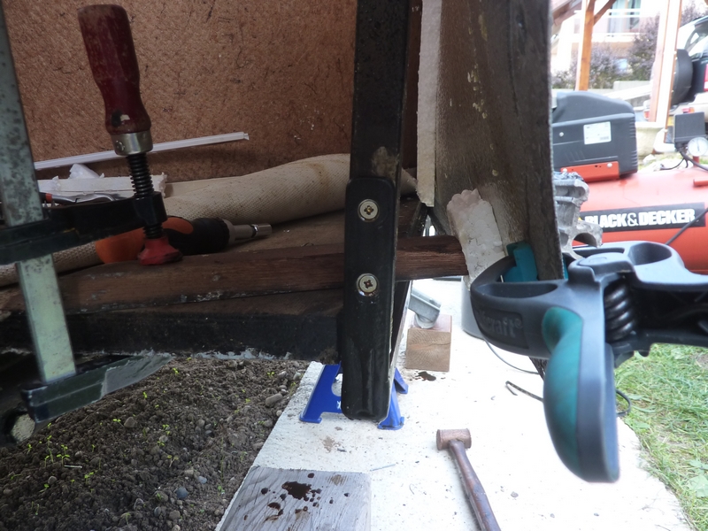 Fixation par vissage.
