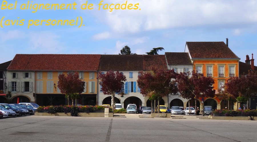 05 Marciac. Place de l'Hotel de Ville  .JPG