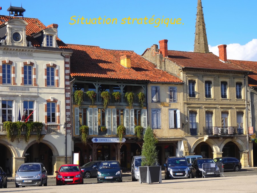 08 Marciac. Place de l'Hotel de Ville  .JPG