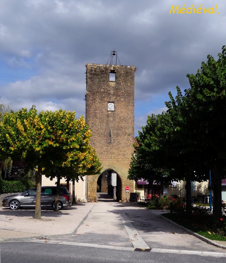 20 Tillac. Le donjon .JPG