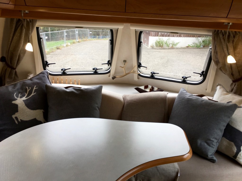 IMG_1699.jpg (244.54 Kio) Vu 46985 fois Salon, vue avant