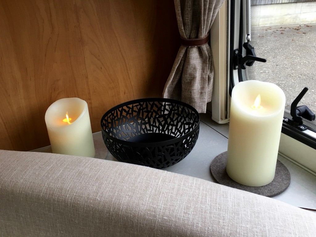 IMG_1705.jpg (340.56 Kio) Vu 46974 fois Bougies Luminara et coupe à fruits