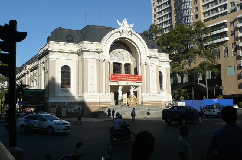 aopera saigon.JPG