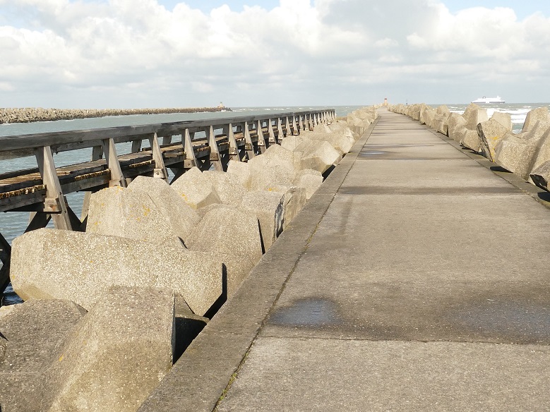 La jetée à Pt fort philippe .De quoi faire de longues balades , sur nos belles plages .