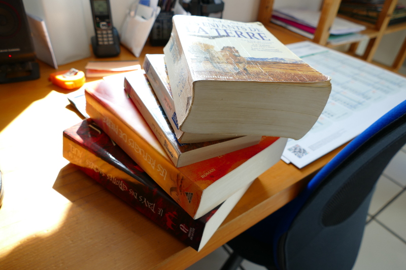 il y a de quoi lire.JPG