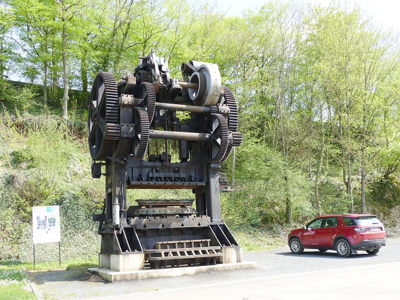 Presse d'un poids de 150 tonnes