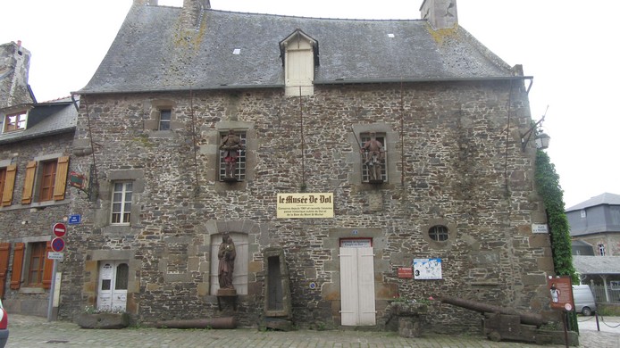 IMG_3973 Dol de bretagne maison du trésorier & Prison !.jpg