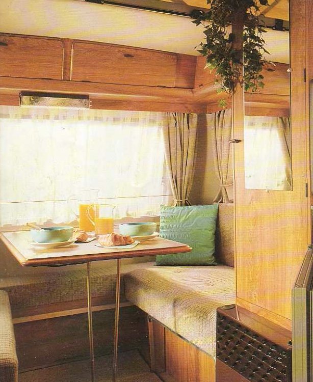 Eriba intérieur.jpeg