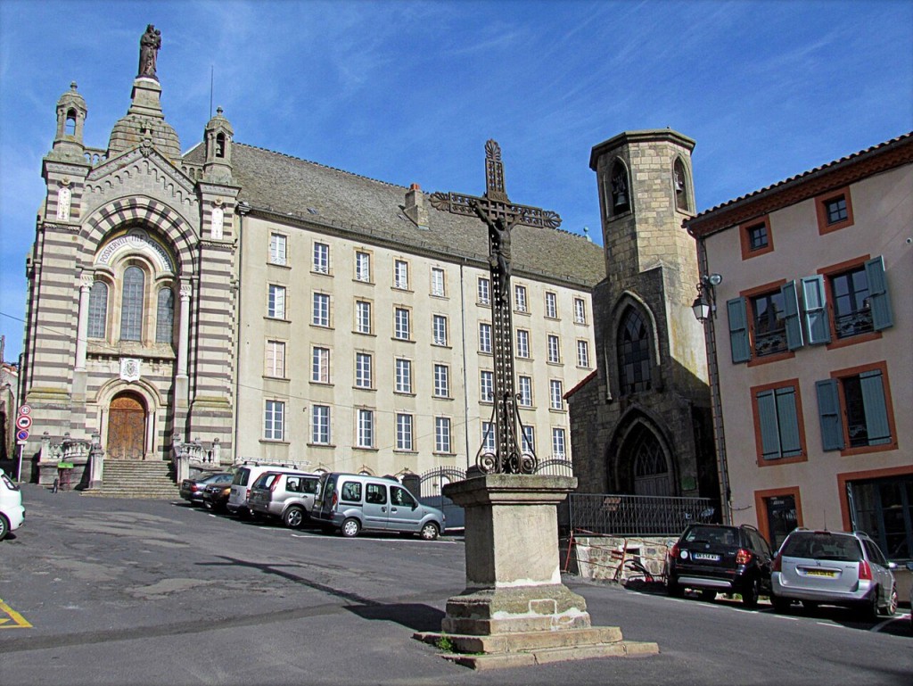 Chapelle_du_couvent_(à_gauche),_et_chapelle_des_pénitents_(à_droite),_Langogne.jpg (310.75 Kio) Vu 6609 fois Chapelle_du_couvent_(à_gauche),_et_chapelle_des_pénitents_(à_droite),_Langogne.jpg