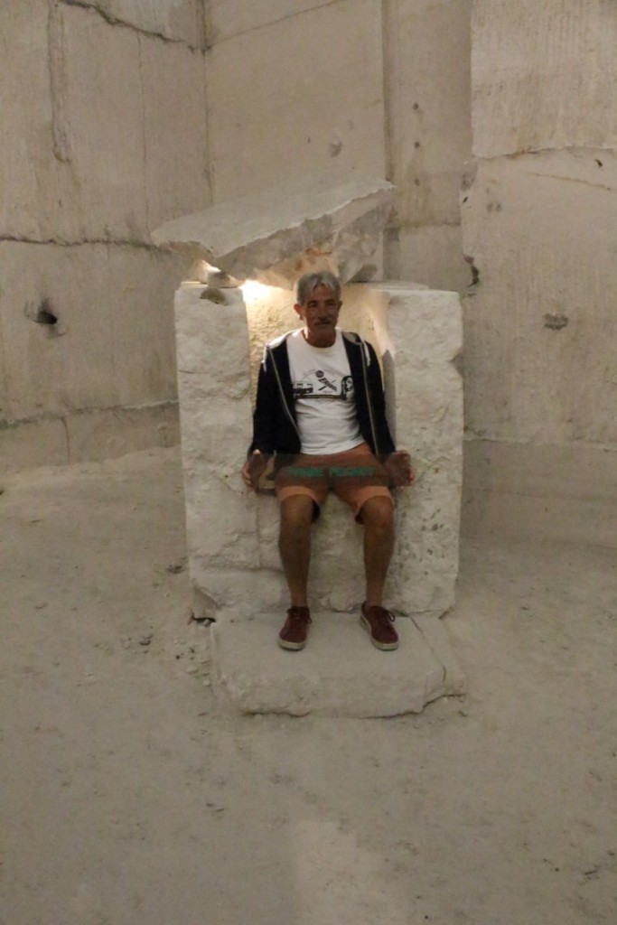 Le chef photographe dans son fauteuil.