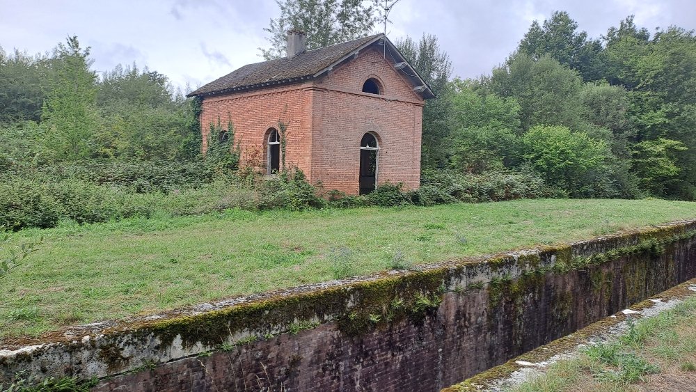 Toutes les maisons sont identiques dans la fabrication