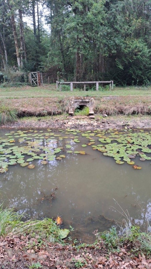 Alimentation du canal en eau, actuellement asséchée.