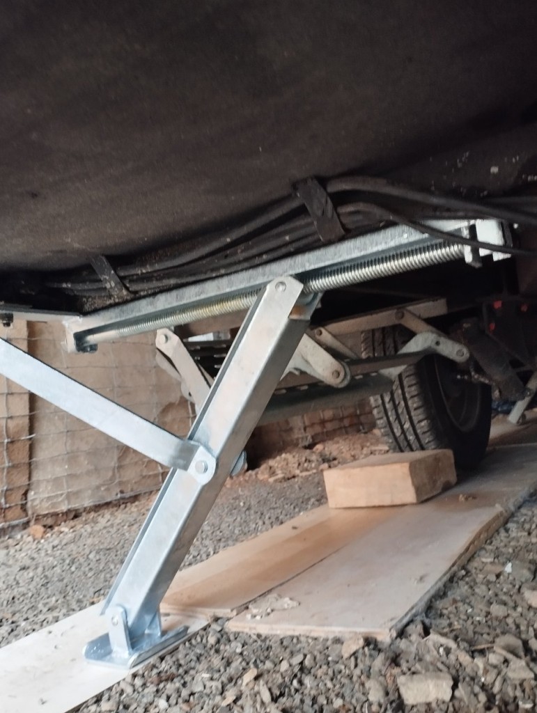 Stabilisateur neuf Eriba (2).jpg