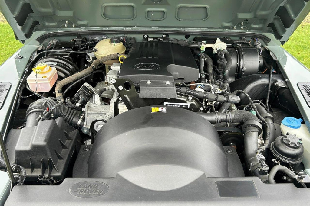 land-rover-defender-pick-up-2015-encheres-angleterre-mars-2026-6-bd.jpg