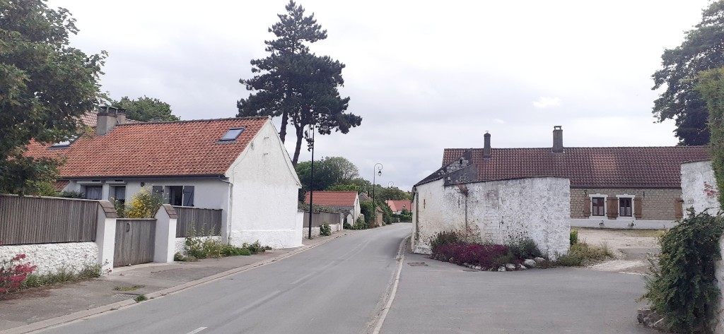 20260609_105402.jpg (4.23 Mio) Vu 3513 fois La rue principale du village d Hervelinghen