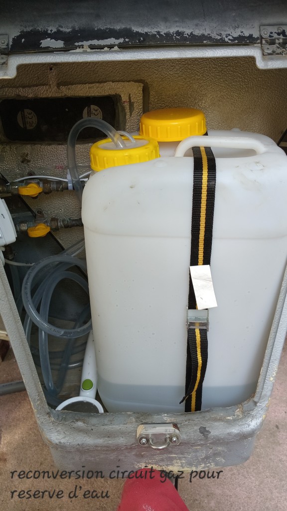 De l ́eau dans le gaz