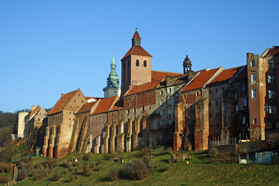 Grudziadz_spichrze_od_str_Wisly.jpg