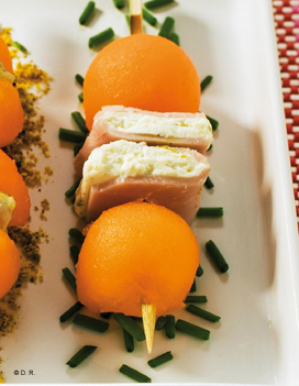 mini_brochettes_de_melon_charentais_jaune_et_sandwich_jambon_fromage_frais.jpg