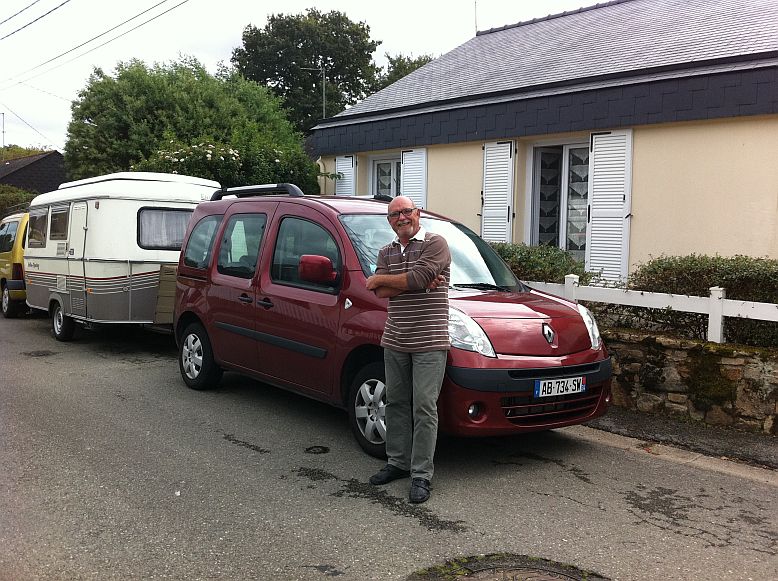 Voici la belle encore devant son ancienne adresse