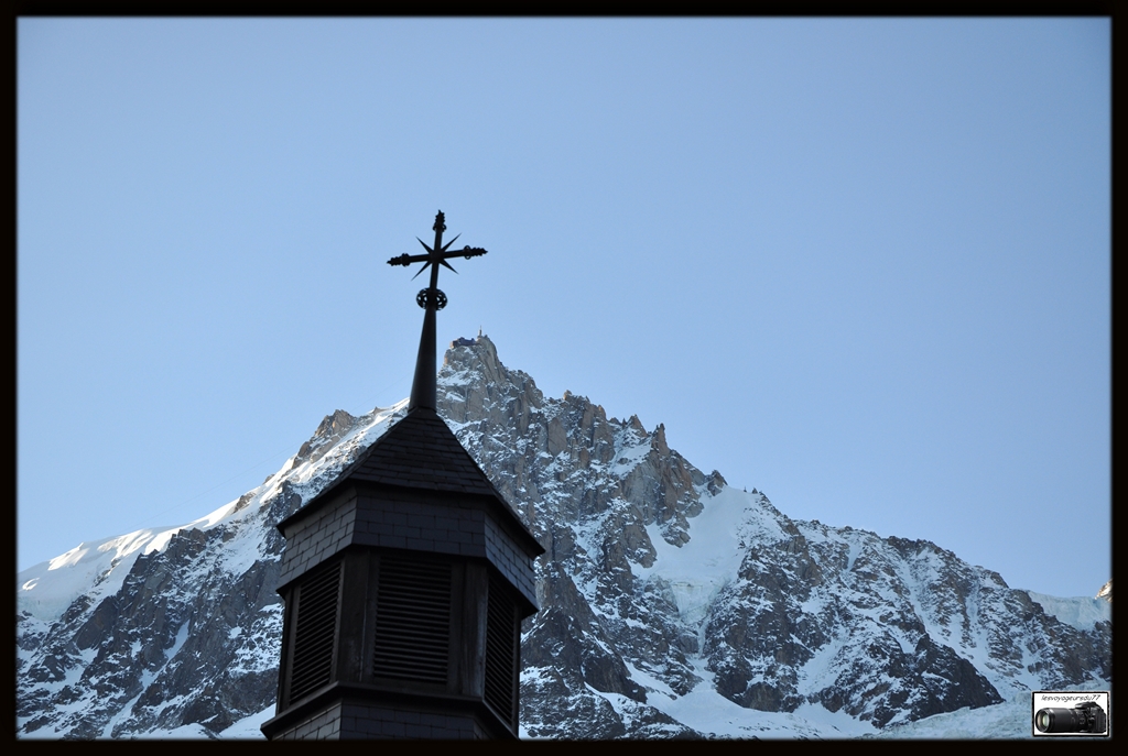 au fond   l'Aiguille du Midi