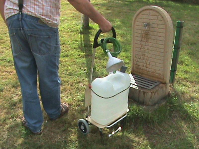 Voila le point d'eau à 200 metres de la caravane.