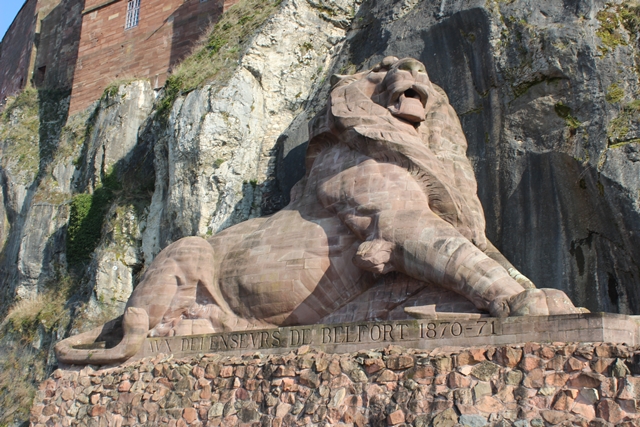le lion de Belfort taillé dans la masse par bartholdi