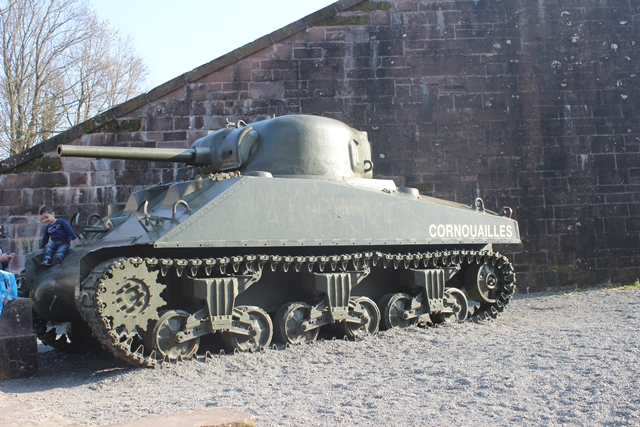 il veille sur la forteresse