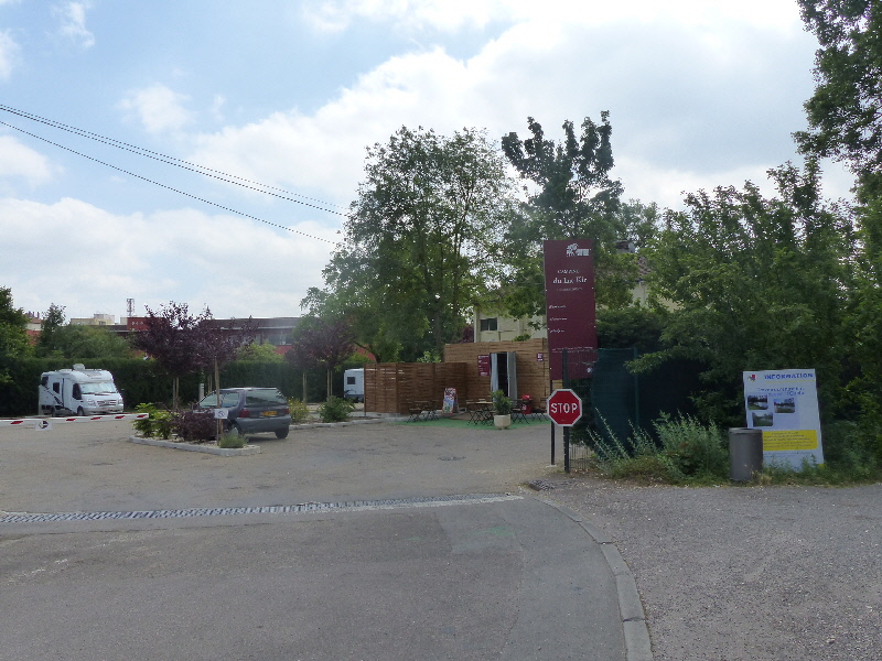 entrée camping de dijon