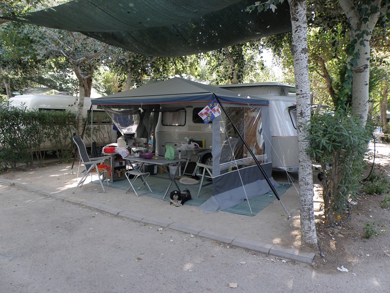Camping RIO MAR à Oliva. tarif 32 € en juillet/aout. Acsi 14.50 €.