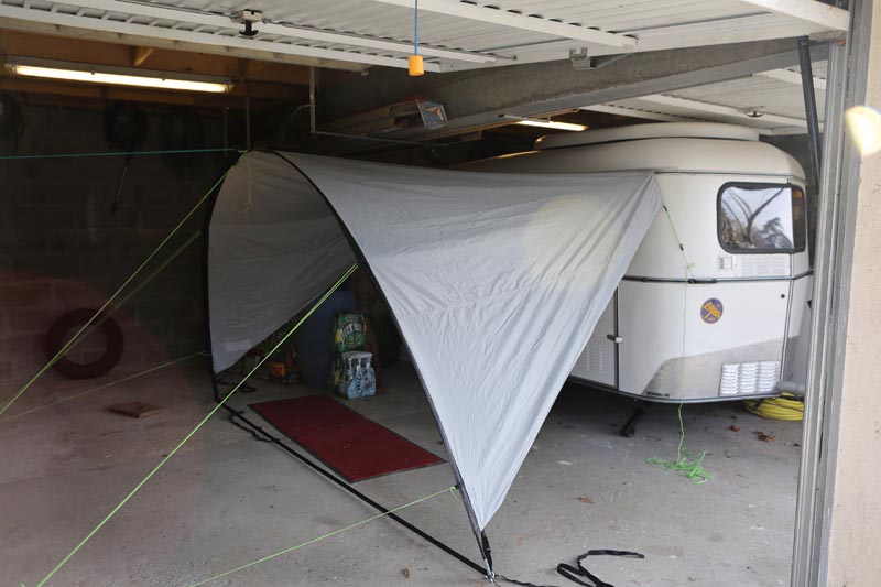 A l'origine elle pèse 2.9 KG mais elle a été littéralement coupé en deux