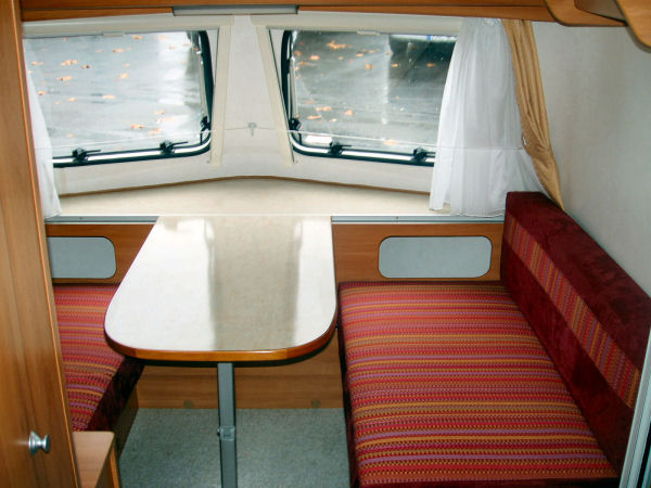 dinette AV.JPG