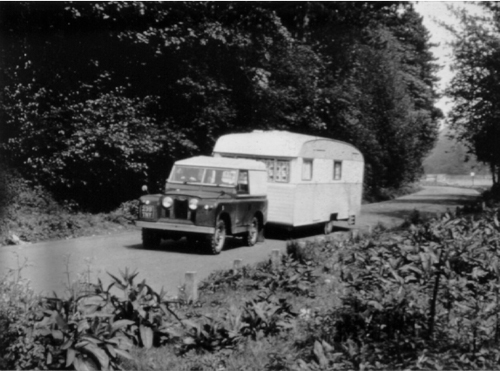 Carafan a Landrover2.jpg