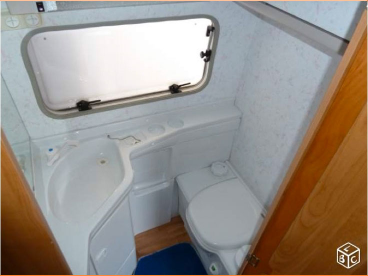 Eriba-Triton-1995Toilettes.jpg
