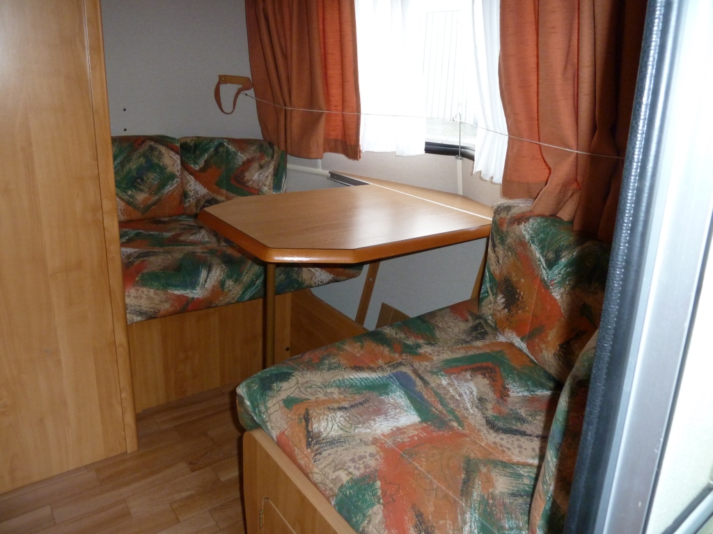 Eriba table devant.JPG
